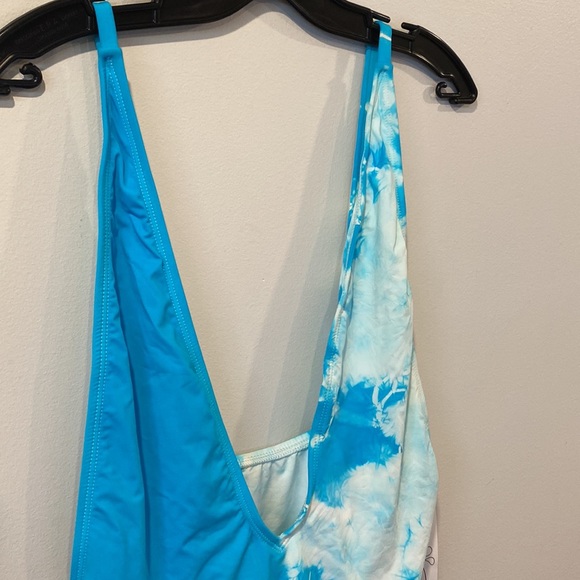 Dippin' Daisy's Euphoria High Cut Low V Neck One-Piece - Crystal Tie Dye Size XL - Picture 3 of 8